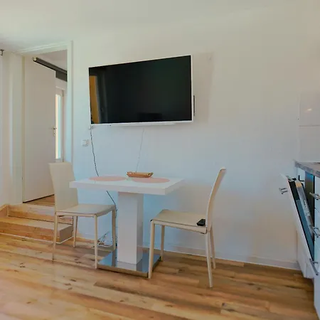 Apartment Shining In *